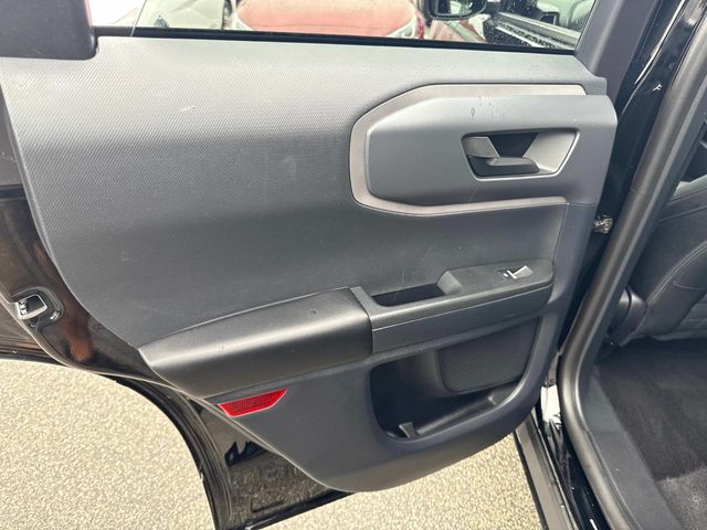 Vehicle image 21 of 33