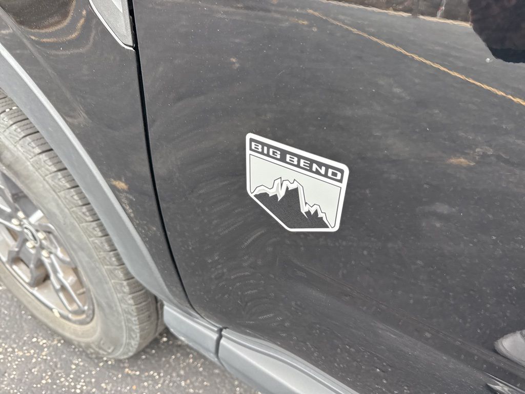Vehicle image 37 of 45