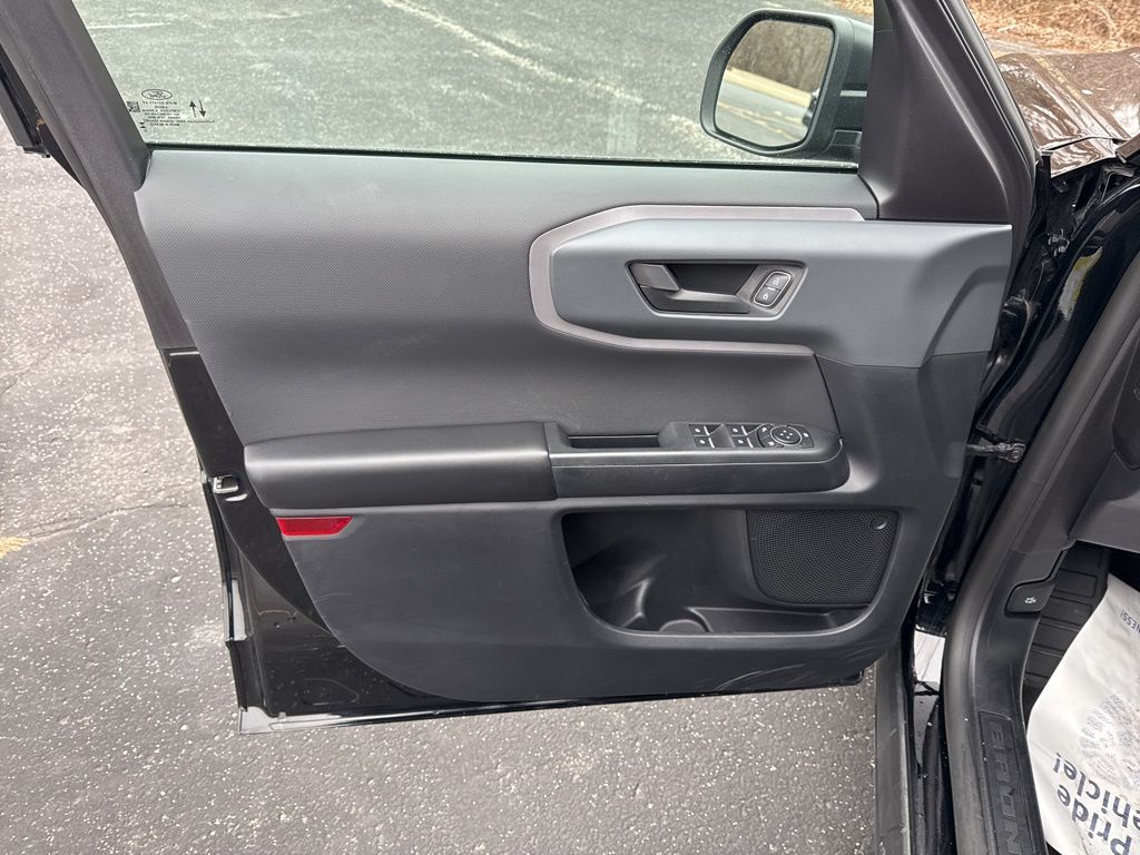 Vehicle image 32 of 45