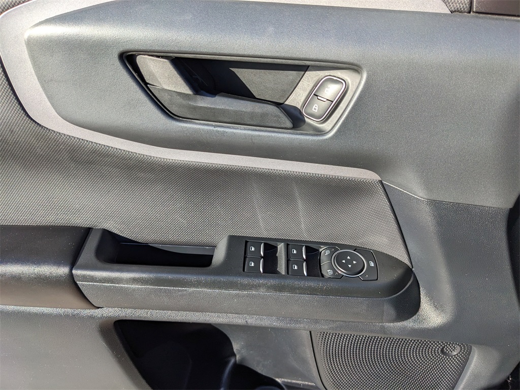 Vehicle image 26 of 37