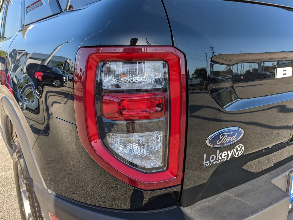 Vehicle image 32 of 37