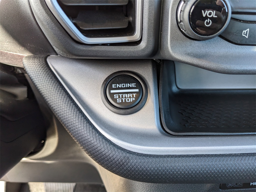 Vehicle image 31 of 37