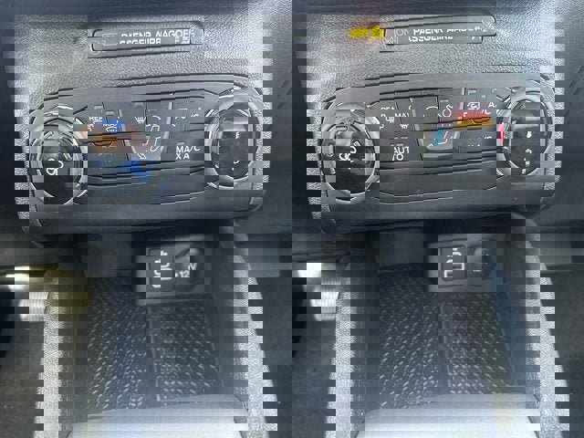 Vehicle image 25 of 29