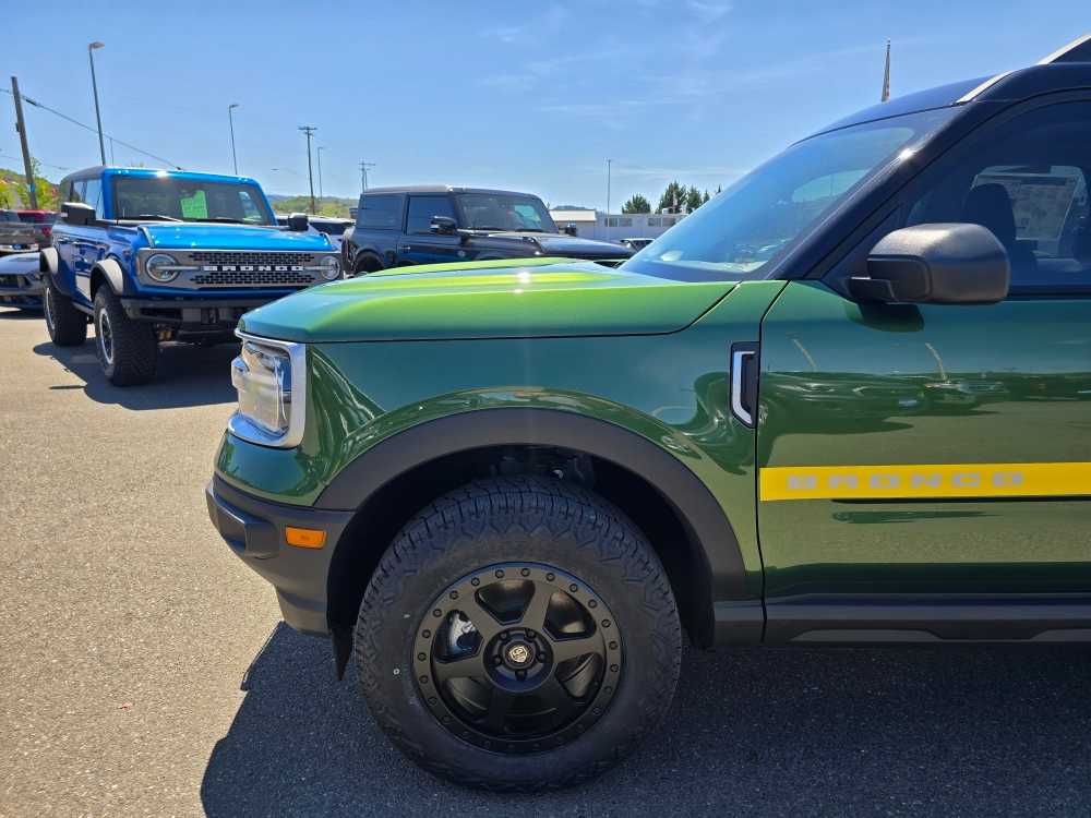 Vehicle image 9 of 21