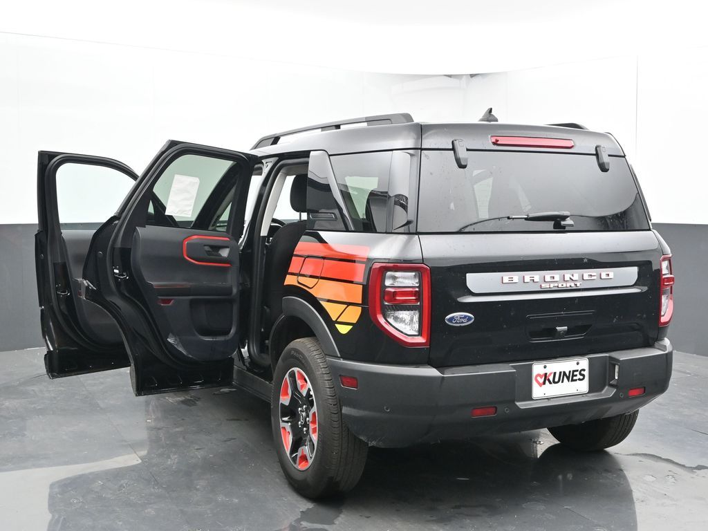 Vehicle image 37 of 69