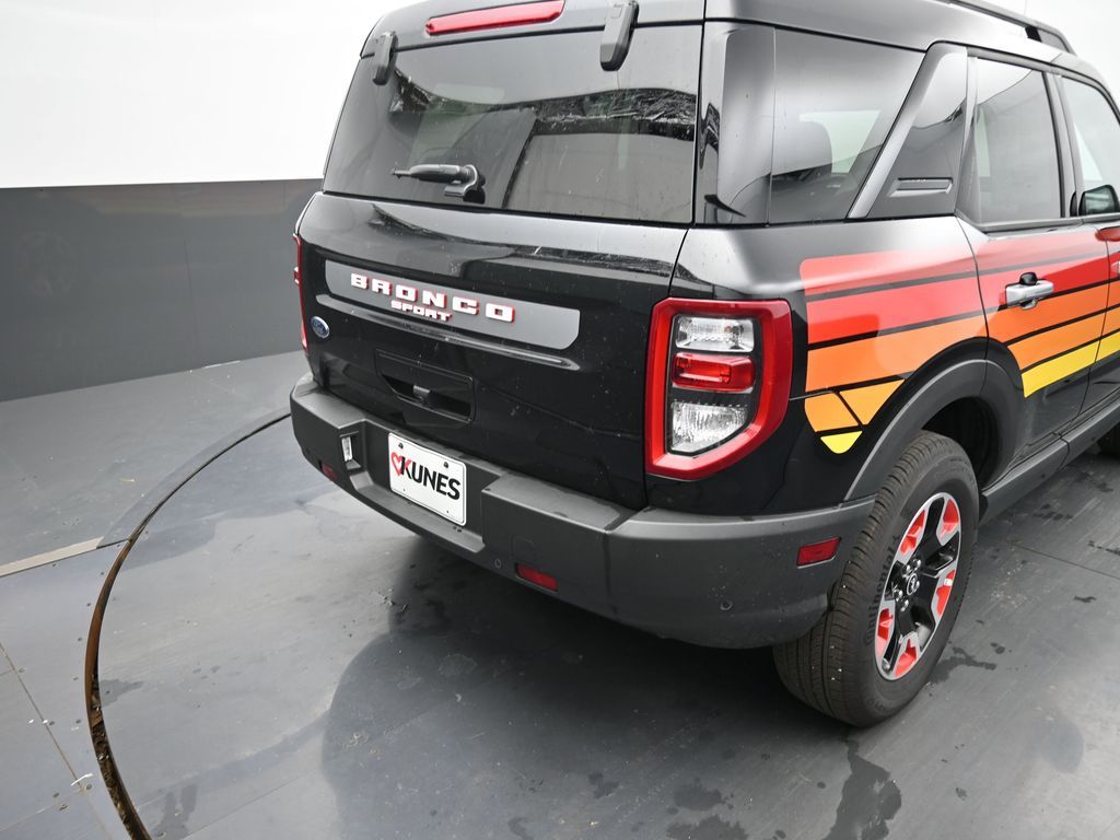 Vehicle image 21 of 69