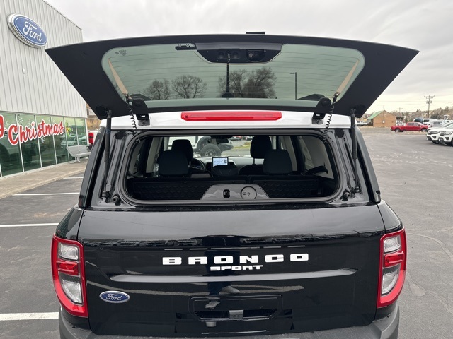 Vehicle image 11 of 48