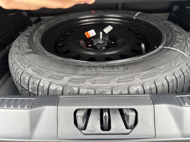 Vehicle image 16 of 48