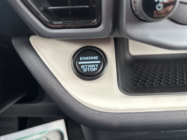 Vehicle image 39 of 48