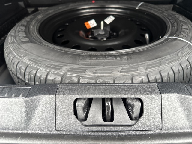 Vehicle image 17 of 48