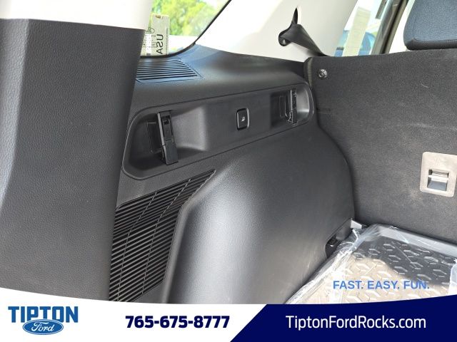 Vehicle image 33 of 39