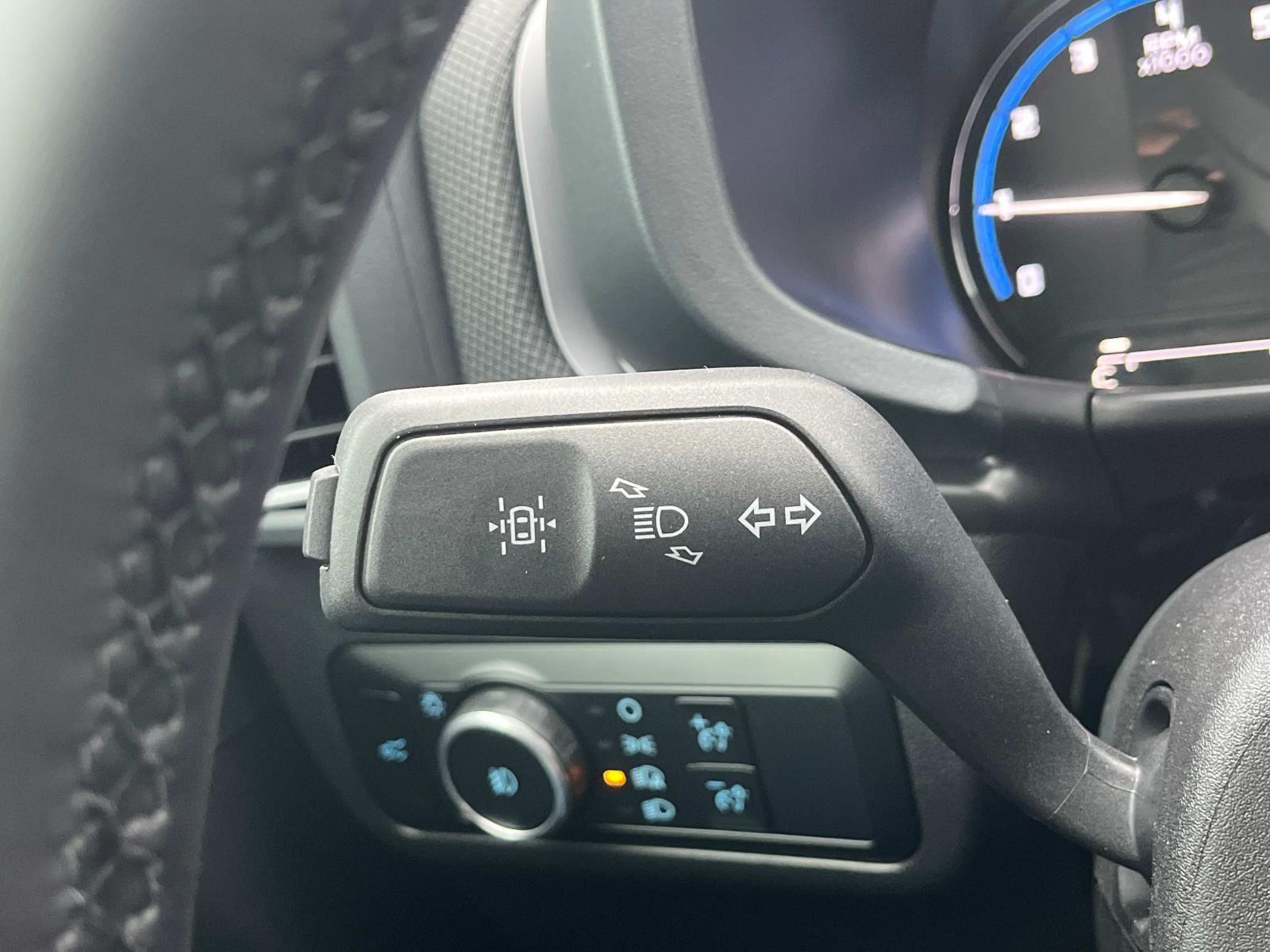 Vehicle image 25 of 31
