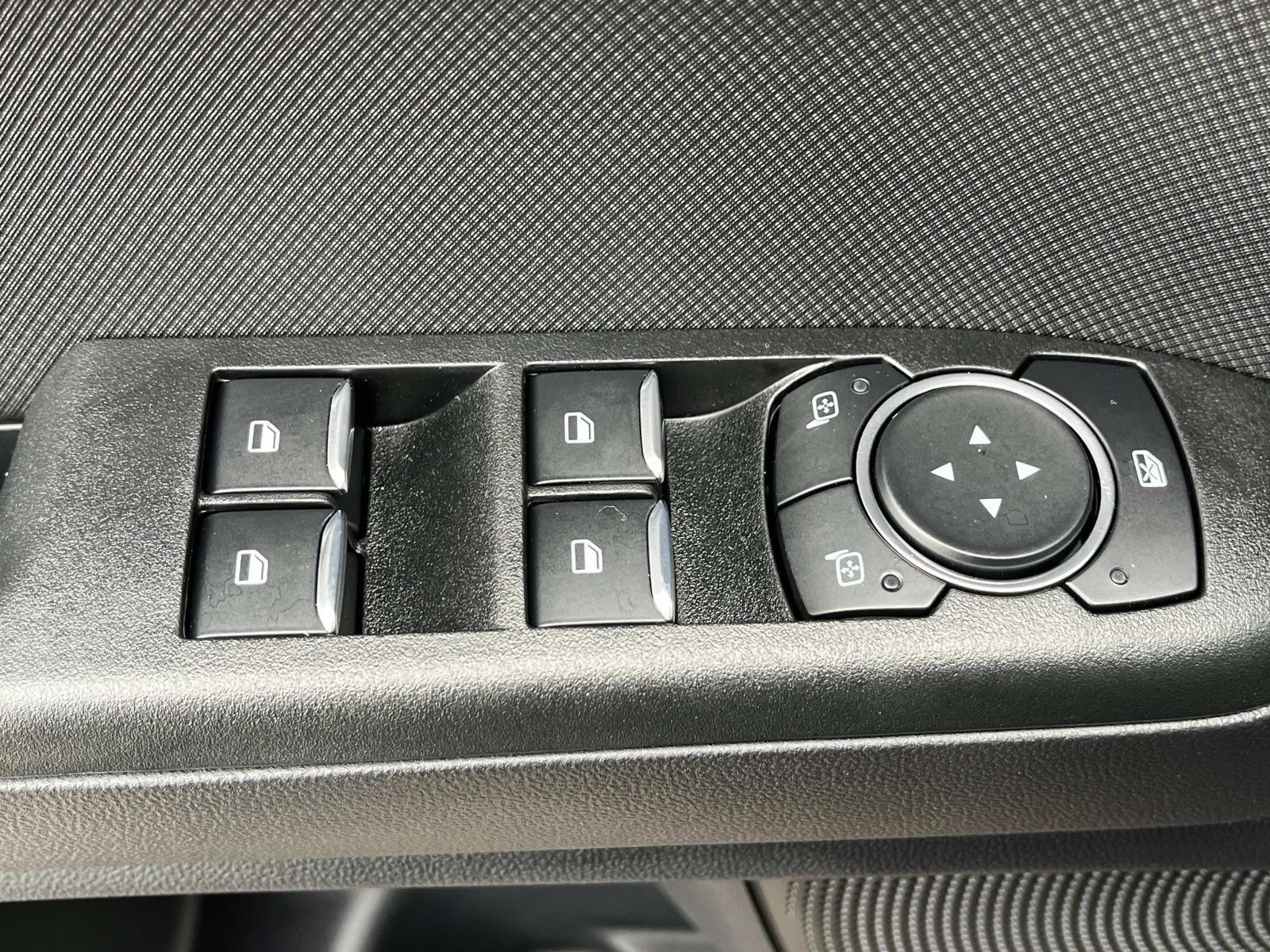 Vehicle image 26 of 31