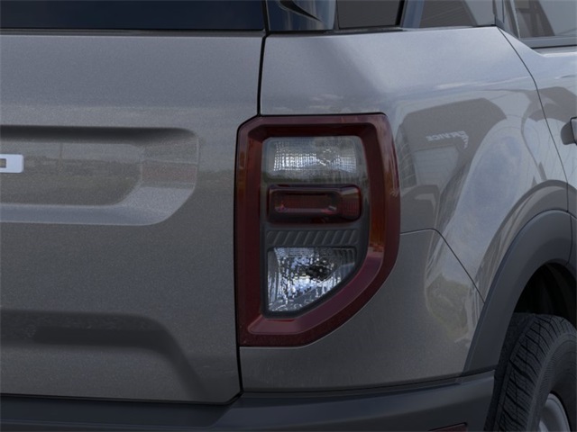 Vehicle image 21 of 23