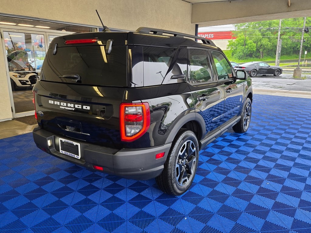 Vehicle image 4 of 33