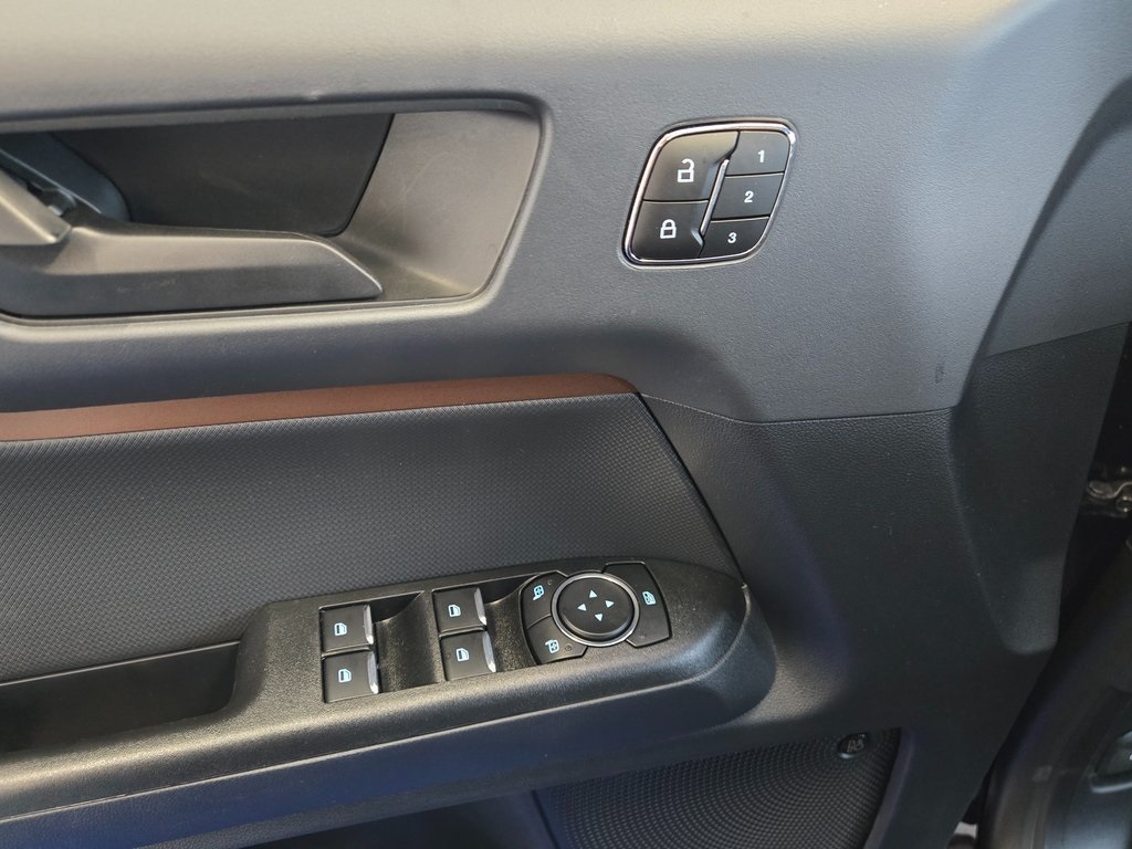 Vehicle image 9 of 33
