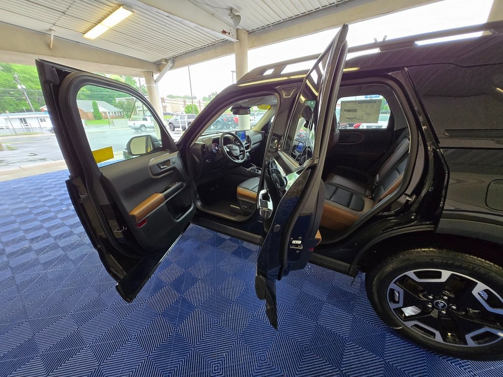 Vehicle image 22 of 33
