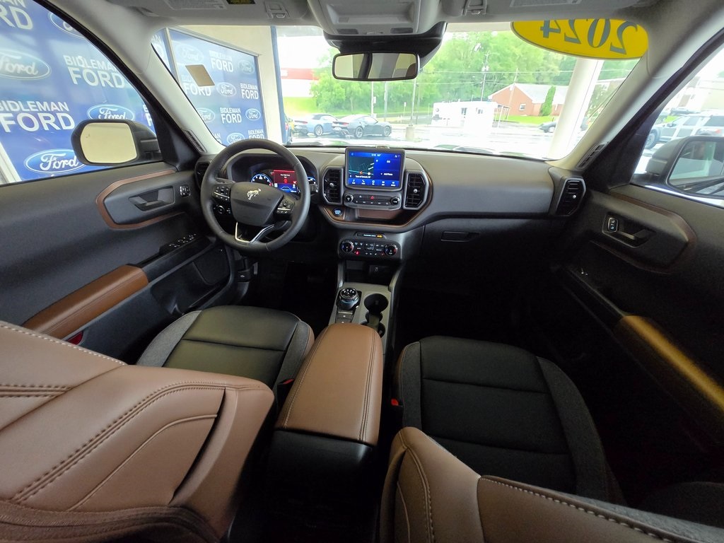 Vehicle image 28 of 33
