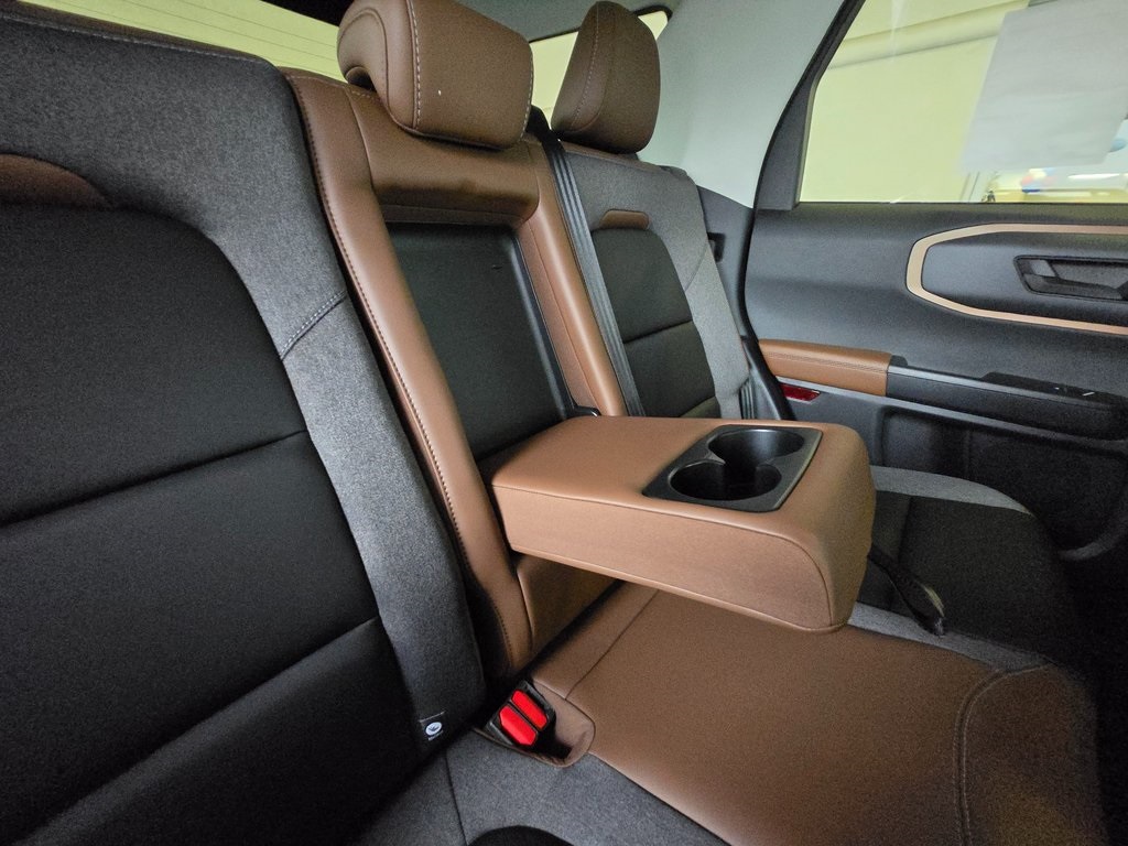 Vehicle image 27 of 33