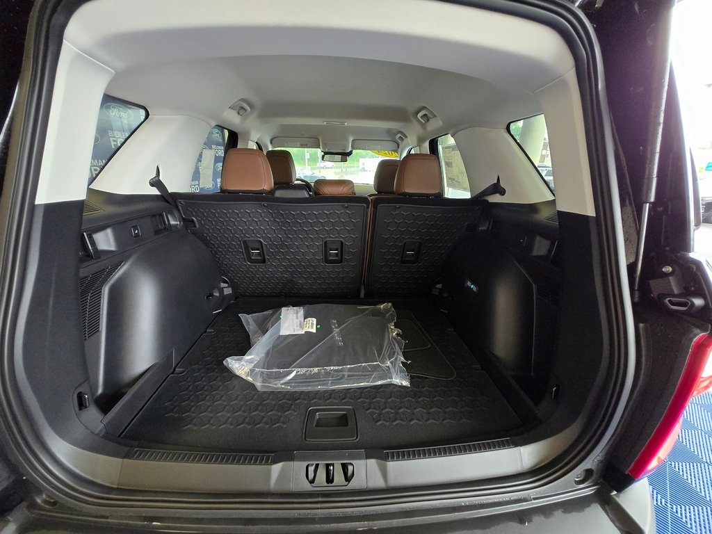 Vehicle image 25 of 33