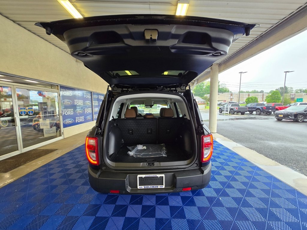 Vehicle image 24 of 33
