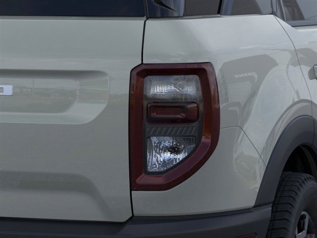 Vehicle image 21 of 23