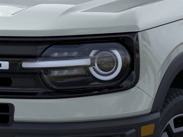 Vehicle image 18 of 23
