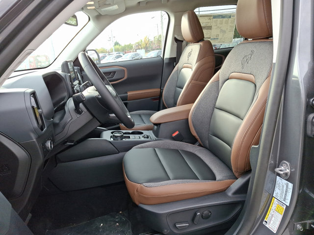 Vehicle image 9 of 19