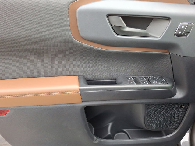 Vehicle image 8 of 19
