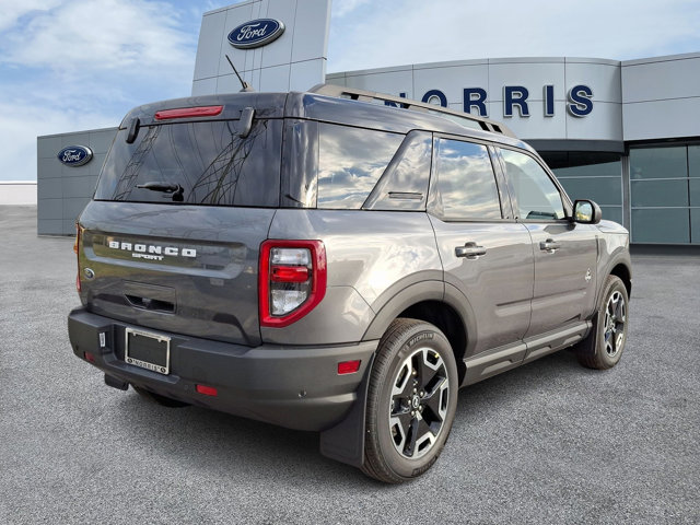 Vehicle image 4 of 19