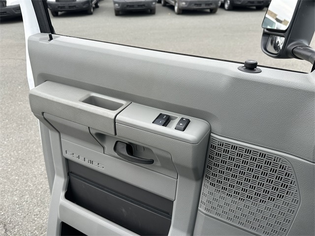 2024 Ford E-Series Base Image 35 of 41