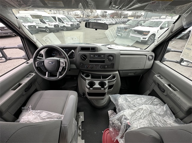 2024 Ford E-Series Base Image 9 of 41