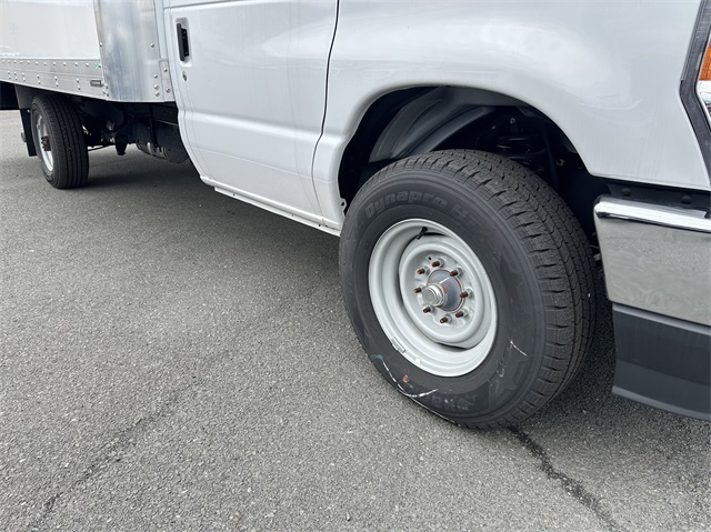 2024 Ford E-Series Base Image 12 of 41