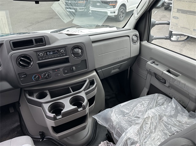 2024 Ford E-Series Base Image 26 of 41