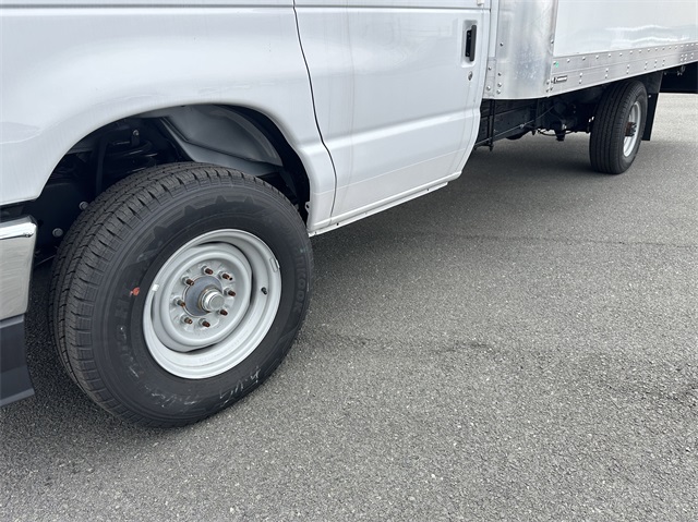 2024 Ford E-Series Base Image 13 of 41