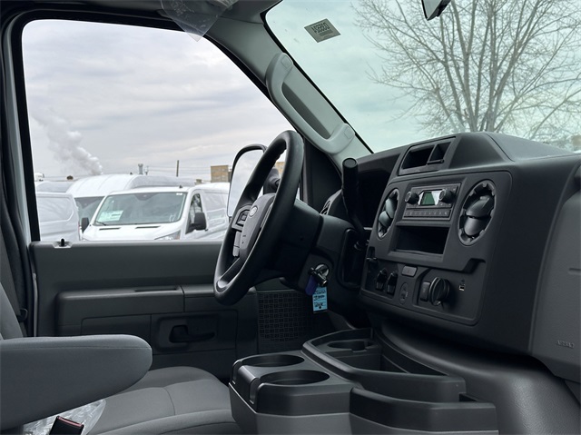 2024 Ford E-Series Base Image 37 of 41