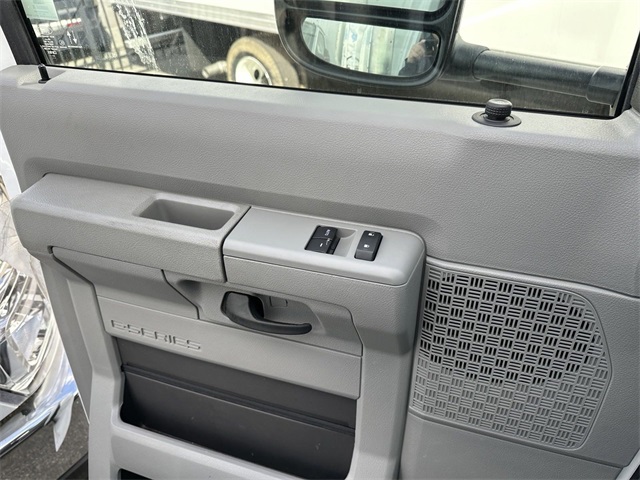 2024 Ford E-Series Base Image 19 of 37
