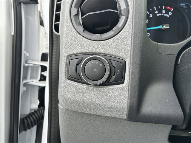 2024 Ford E-Series Base Image 18 of 37