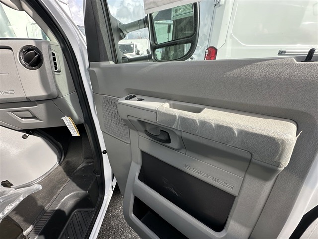 2024 Ford E-Series Base Image 24 of 37