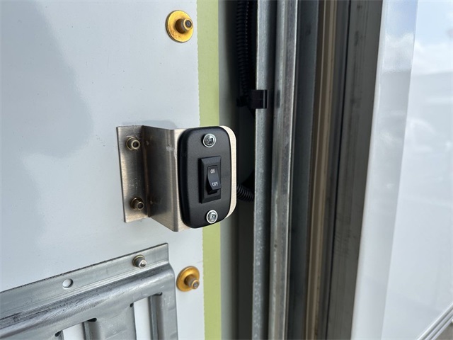 2024 Ford E-Series Base Image 31 of 37