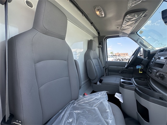 2024 Ford E-Series Base Image 17 of 49