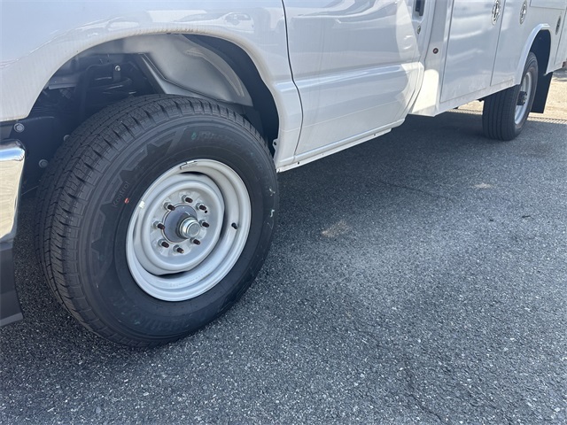 2024 Ford E-Series Base Image 13 of 49