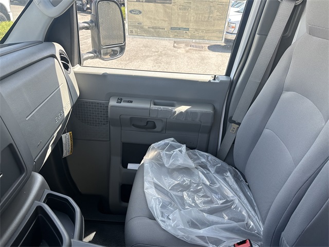 2024 Ford E-Series Base Image 19 of 49
