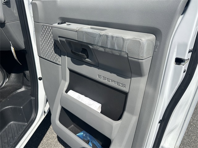 2024 Ford E-Series Base Image 38 of 49