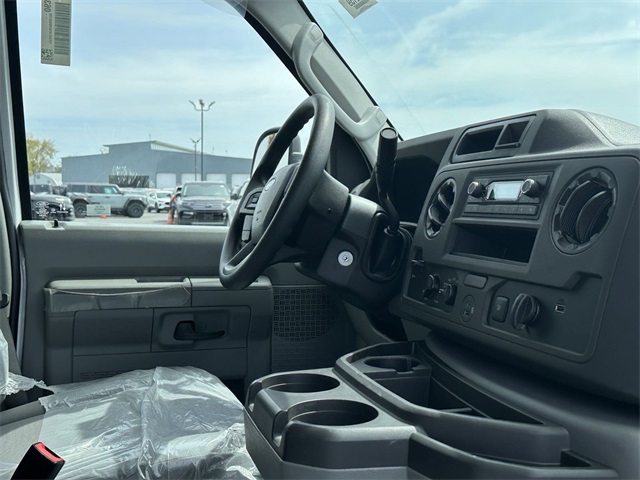 2024 Ford E-Series Base Image 27 of 48