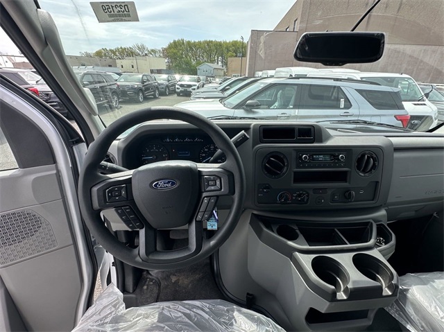 2024 Ford E-Series Base Image 8 of 48