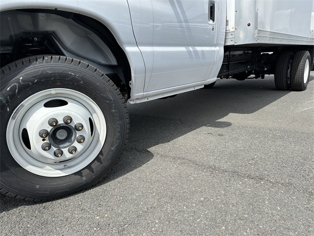 2024 Ford E-Series Base Image 14 of 48