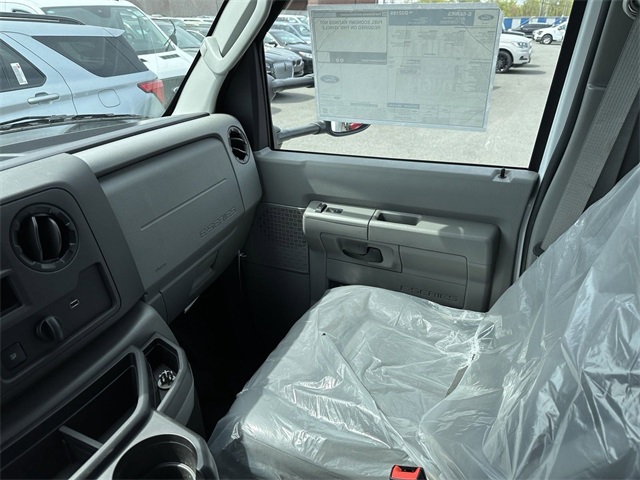 2024 Ford E-Series Base Image 19 of 48