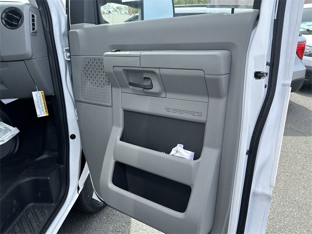 2024 Ford E-Series Base Image 29 of 48