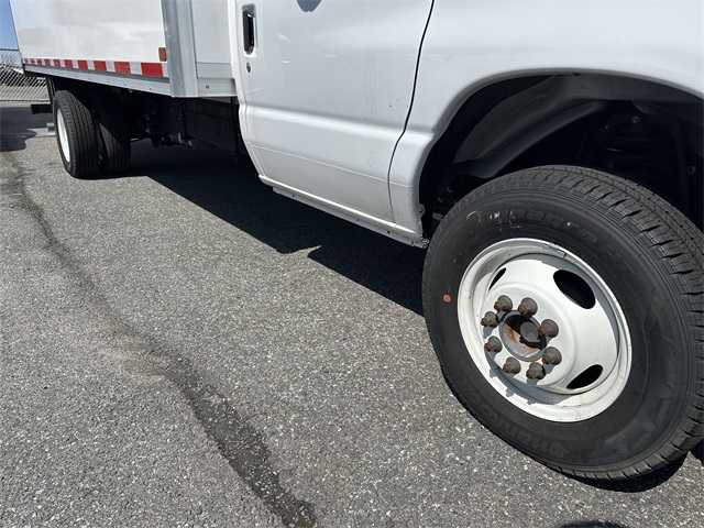 2024 Ford E-Series Base Image 24 of 63